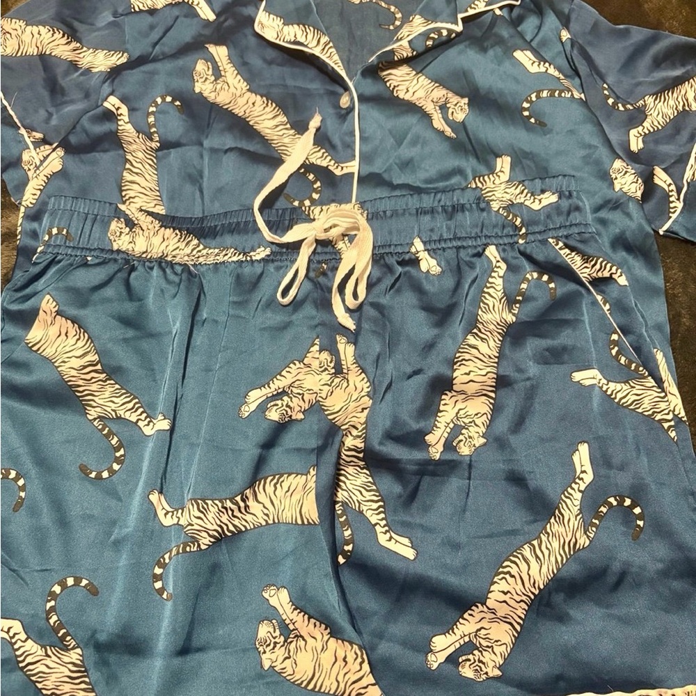 Women's Blue Tiger Print Pajama Set